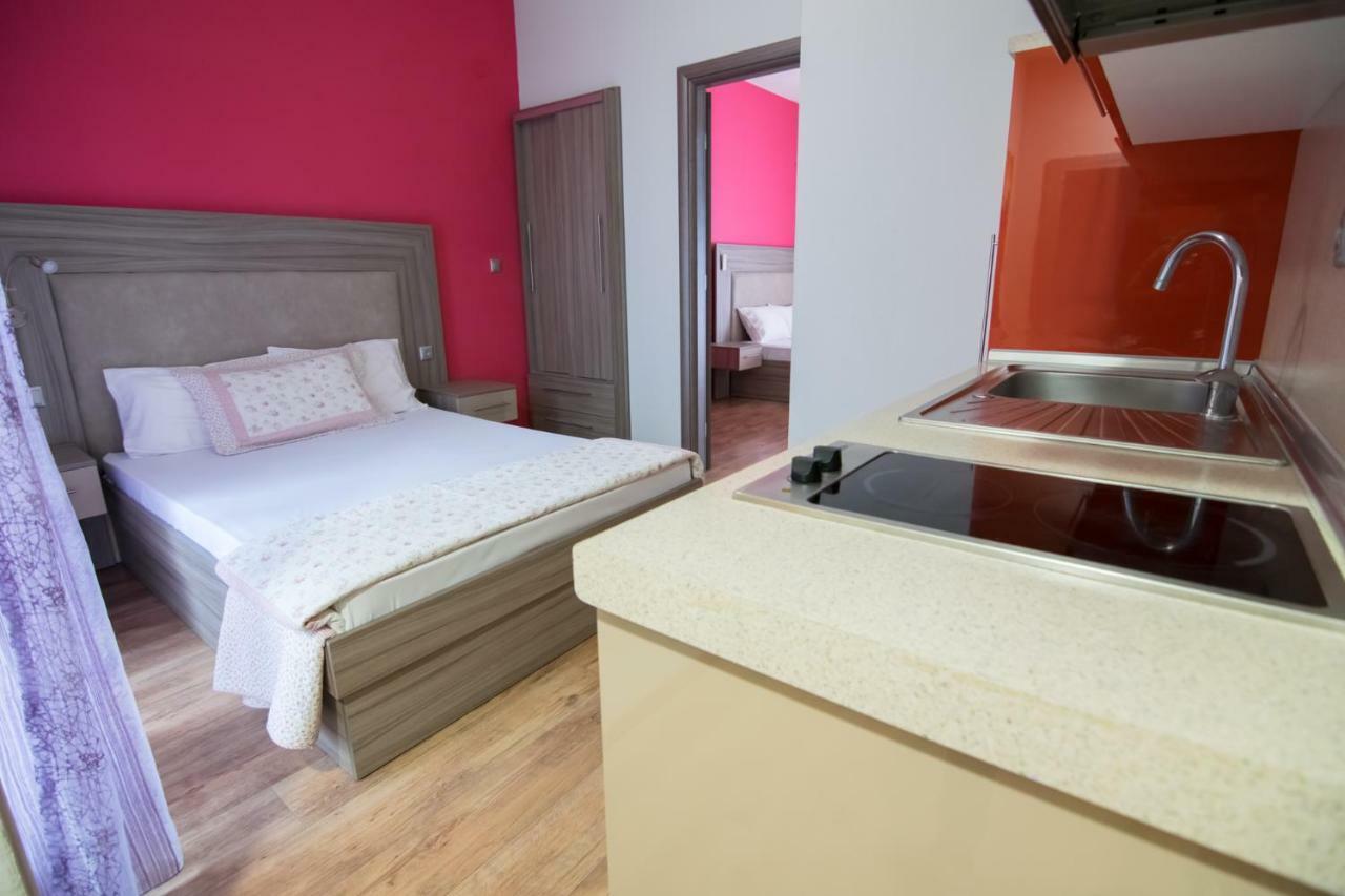Avra Comfort Rooms - Family Nea Poteidaia Exterior photo