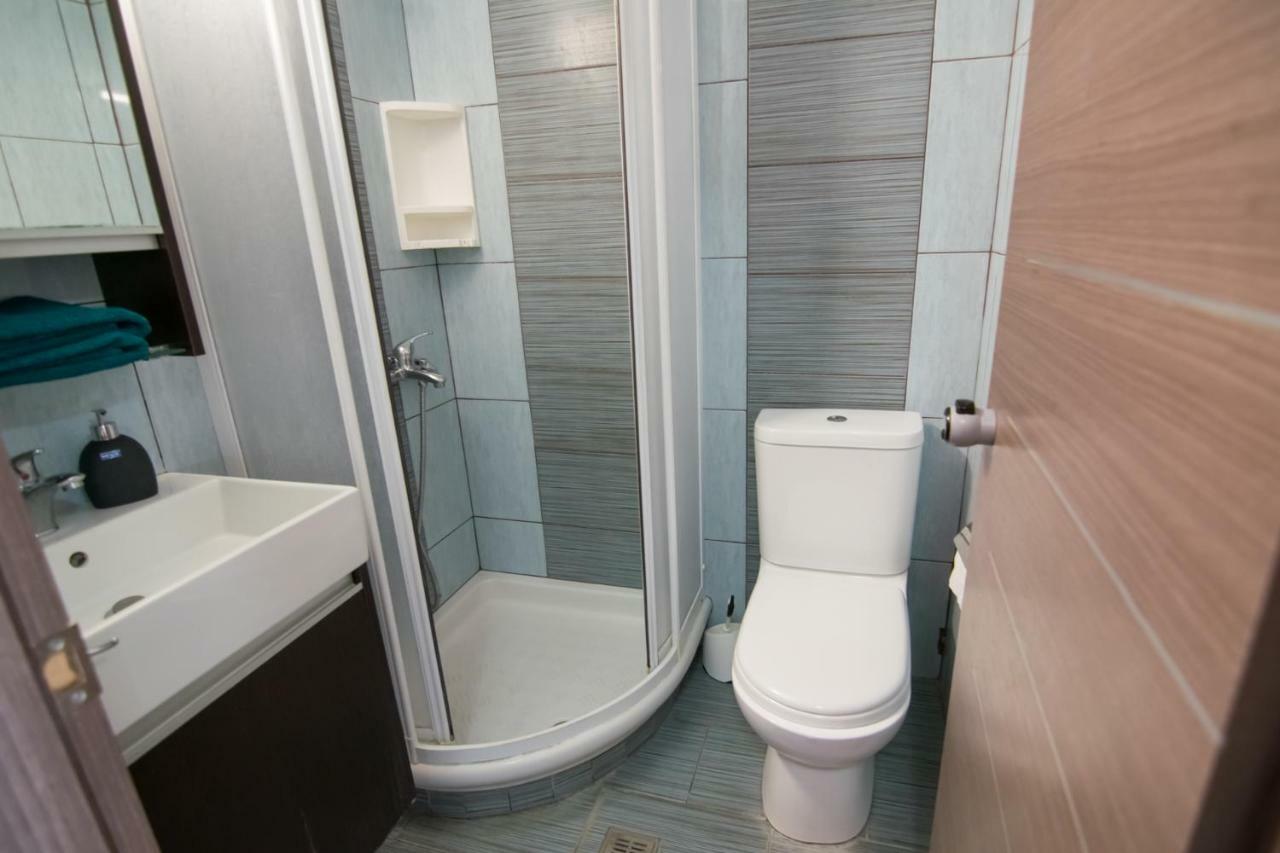 Avra Comfort Rooms - Family Nea Poteidaia Exterior photo